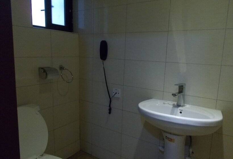 پانسیون Four Pillars Lodge