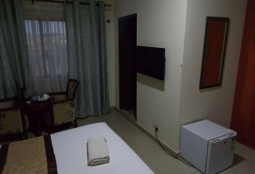 پانسیون Four Pillars Lodge