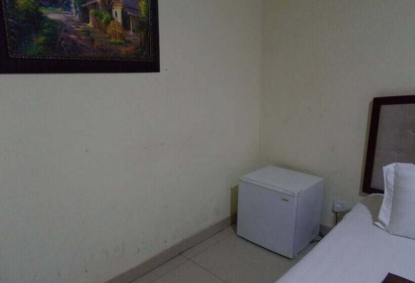 پانسیون Four Pillars Lodge