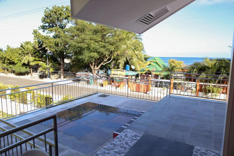 פנסיון Luzmin Bh  Pink House