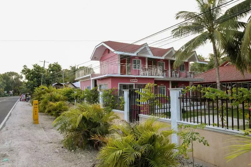 Majatalo Luzmin Bh  Pink House