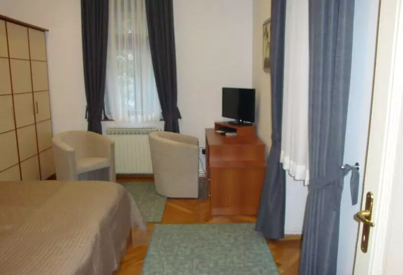 ペンション Rooms Europa