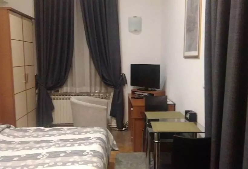 ペンション Rooms Europa