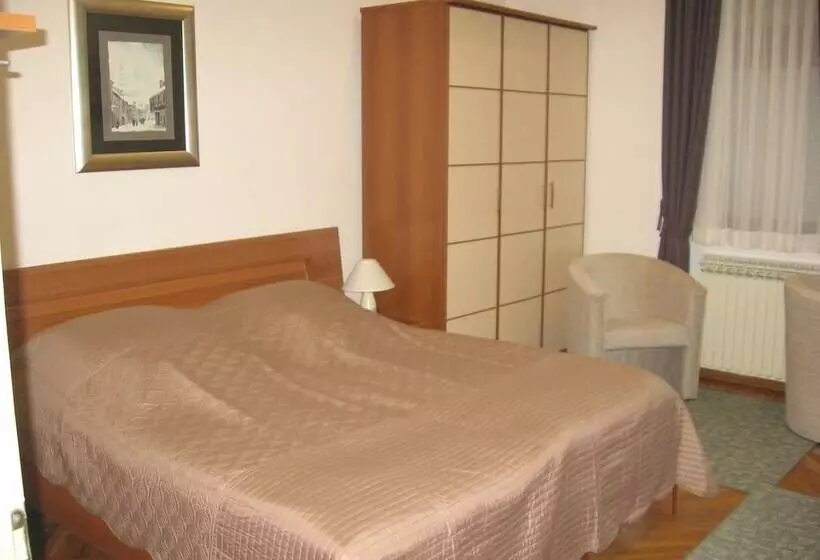 ペンション Rooms Europa