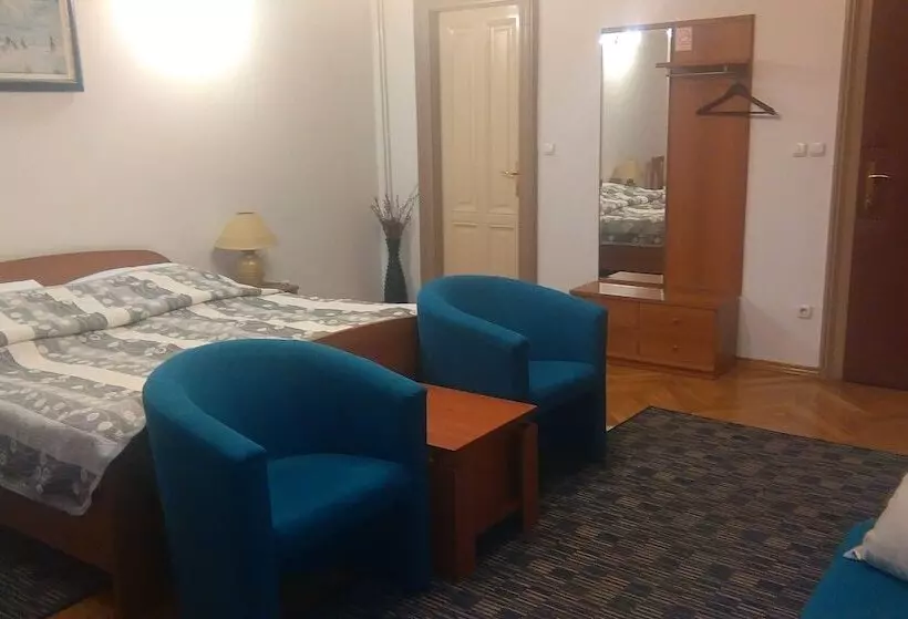 ペンション Rooms Europa