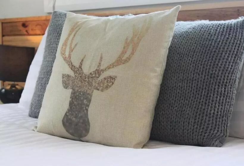 Stillwater Chalet B   Amazing Lakefront 2br Chalet L Bbq L Gym L Tennis L Indoor Pool