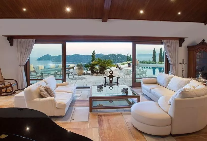 Villa Artisti Marathon