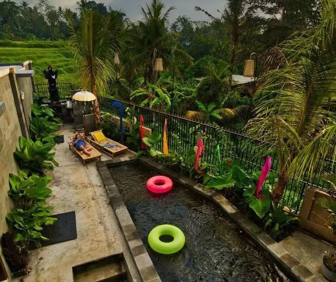 تختخواب و صبحانه Canang Gardens