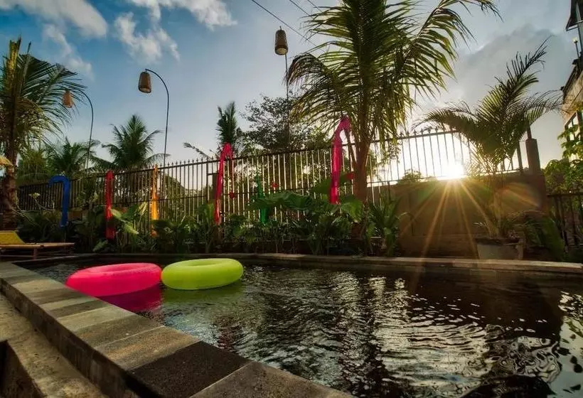 تختخواب و صبحانه Canang Gardens