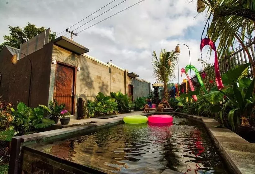 تختخواب و صبحانه Canang Gardens