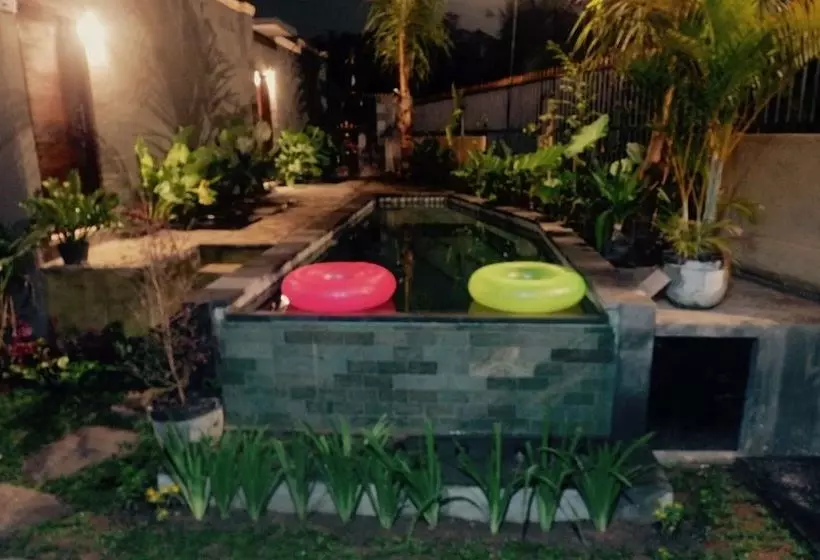 تختخواب و صبحانه Canang Gardens