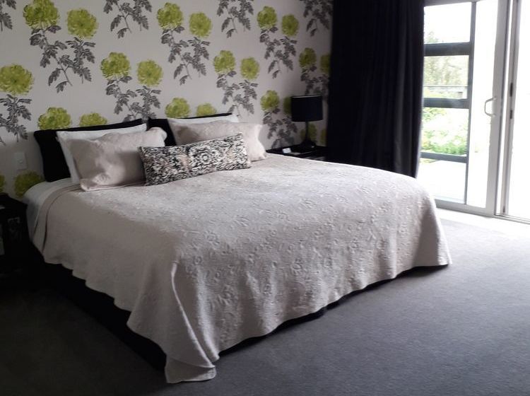 De Preaux Lodge Luxury Bed & Breakfast