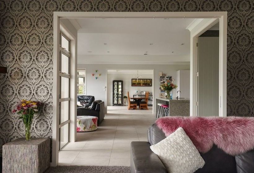 De Preaux Lodge Luxury Bed & Breakfast