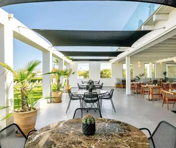 ホテル Atermono Boutique Resort & Spa