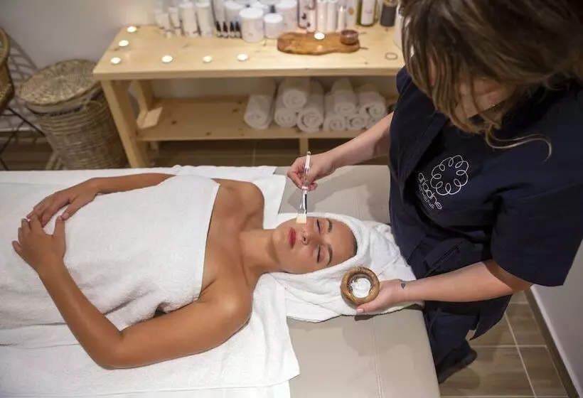 ホテル Atermono Boutique Resort & Spa