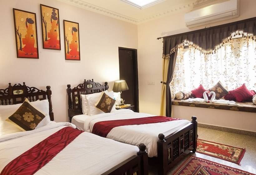 Hotel Bhanwar Singh Palace