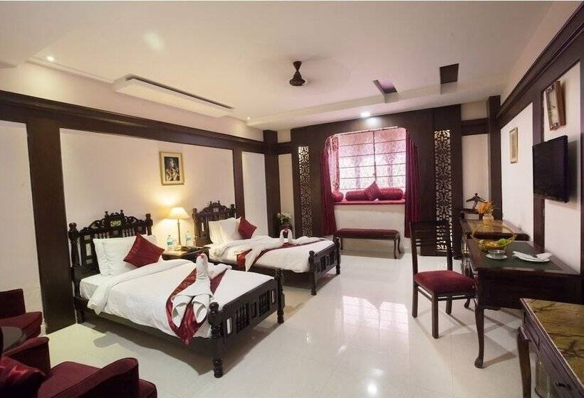 Hotel Bhanwar Singh Palace