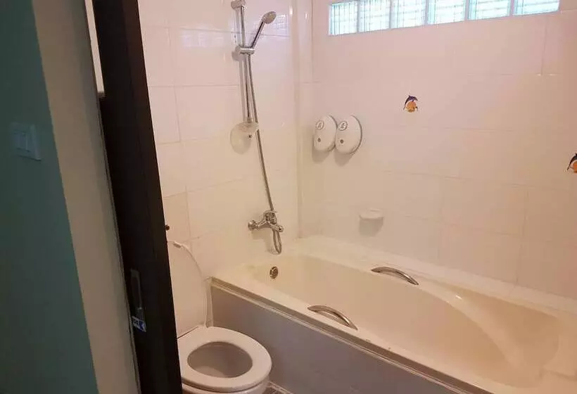 ホテル Guest House Ratchaburi