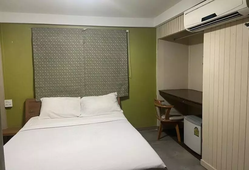 ホテル Guest House Ratchaburi