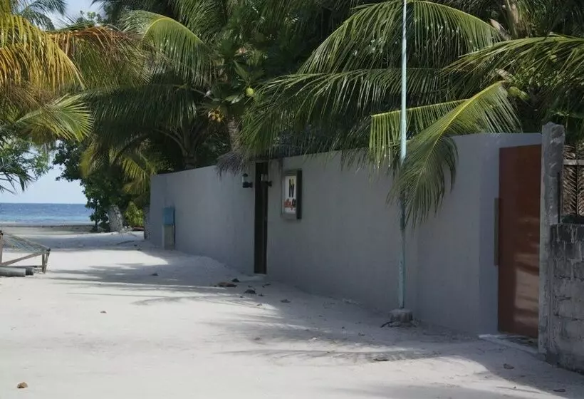 هتل Holiday Village Retreat