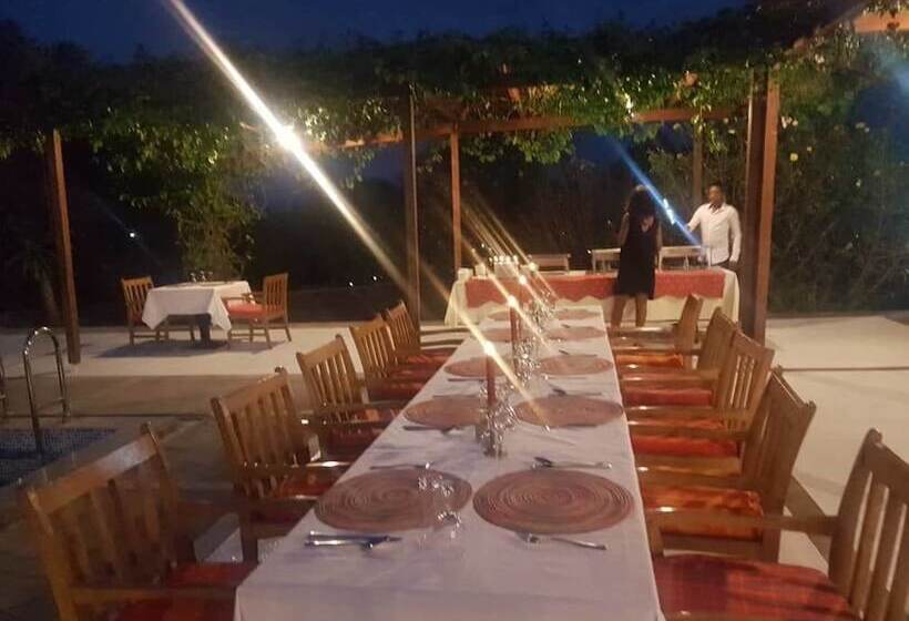 هتل Mayleko Lodge