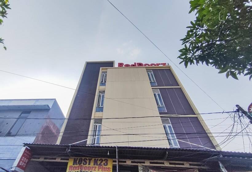 בית מלון כפרי Reddoorz Plus @ K23 Rungkut Madya
