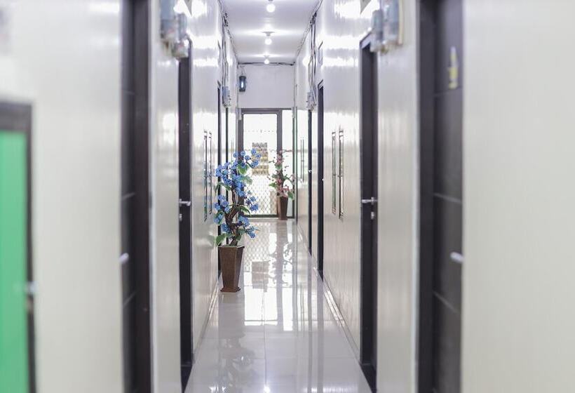 בית מלון כפרי Reddoorz Plus @ K23 Rungkut Madya