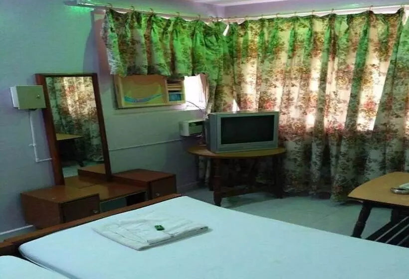 ホテル Room Maangta 335 Panaji