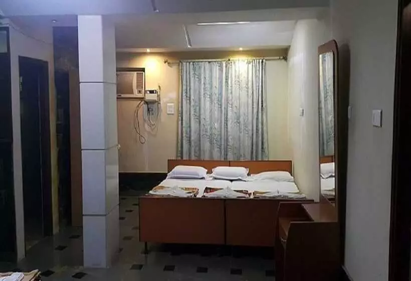 ホテル Room Maangta 335 Panaji