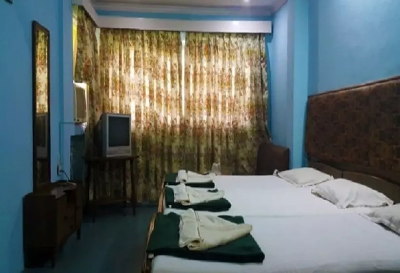 ホテル Room Maangta 335 Panaji