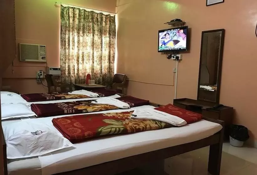 ホテル Room Maangta 335 Panaji