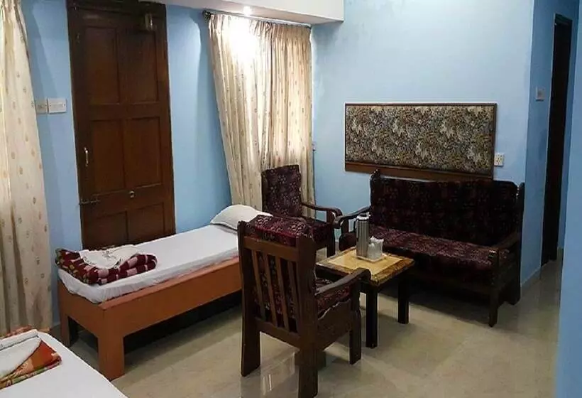 ホテル Room Maangta 335 Panaji