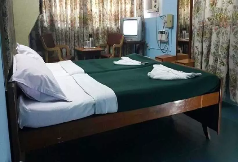 ホテル Room Maangta 335 Panaji