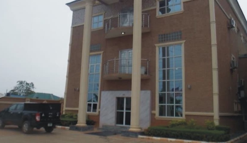 Sheriffyt Royale Hotel And Suites