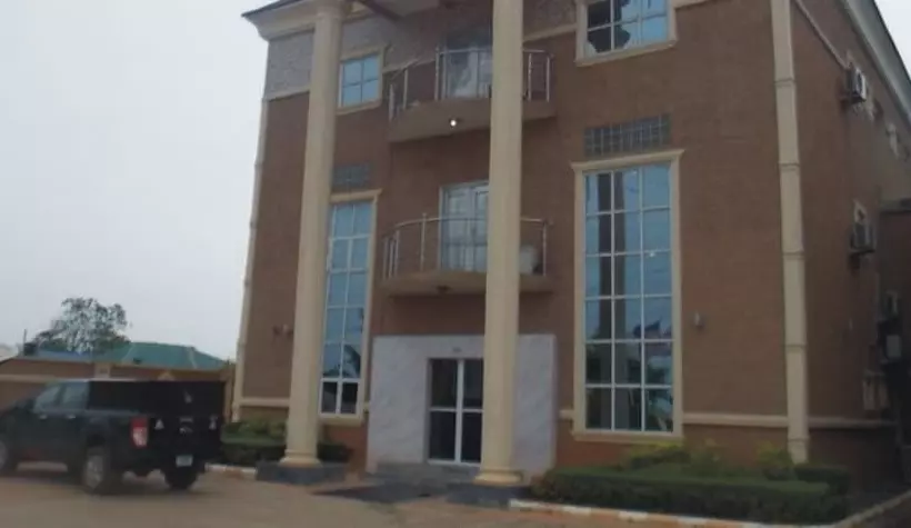 Sheriffyt Royale Hotel And Suites