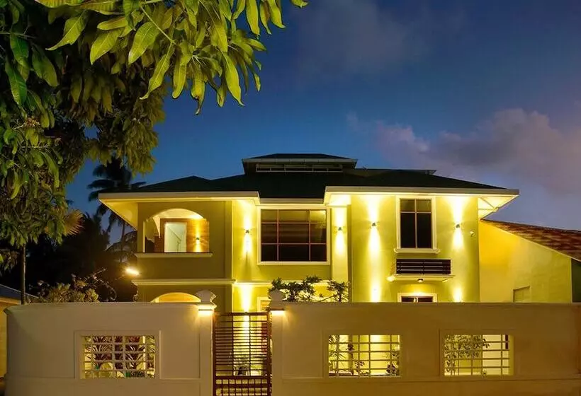 پانسیون Marina Boutique