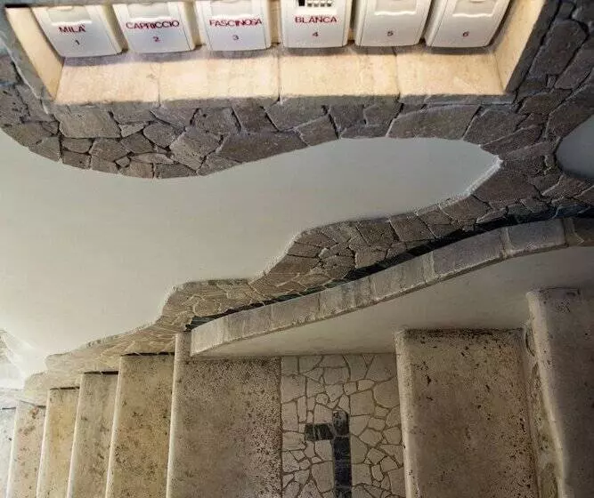 Aamiaismajoitus (B&B) L Angolo Di Gaudì, Alcoba Fascinosa