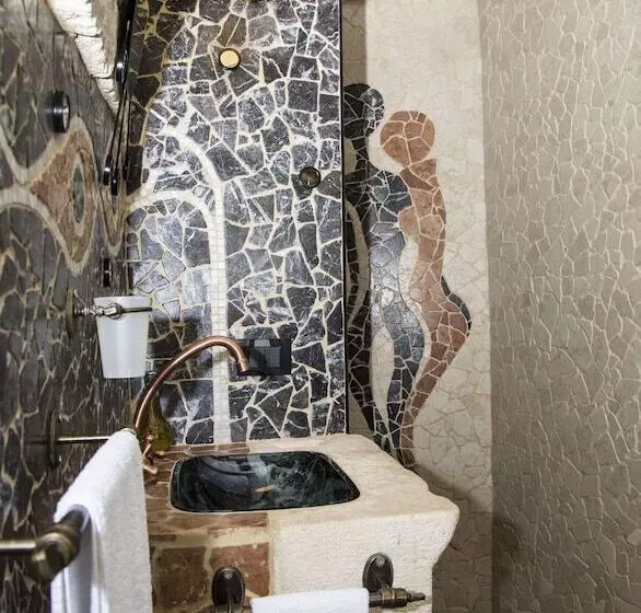 Aamiaismajoitus (B&B) L Angolo Di Gaudì, Alcoba Fascinosa