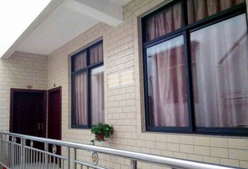 Guanghan Sunshine Hostel