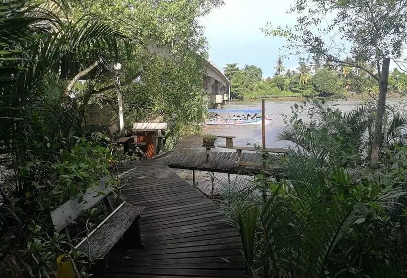 هتل Baankorpai Amphawa