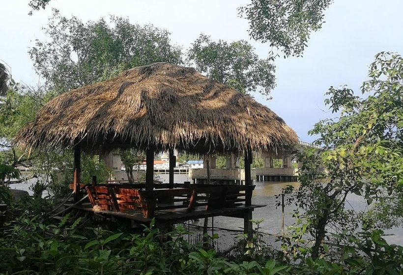 ホテル Baankorpai Amphawa