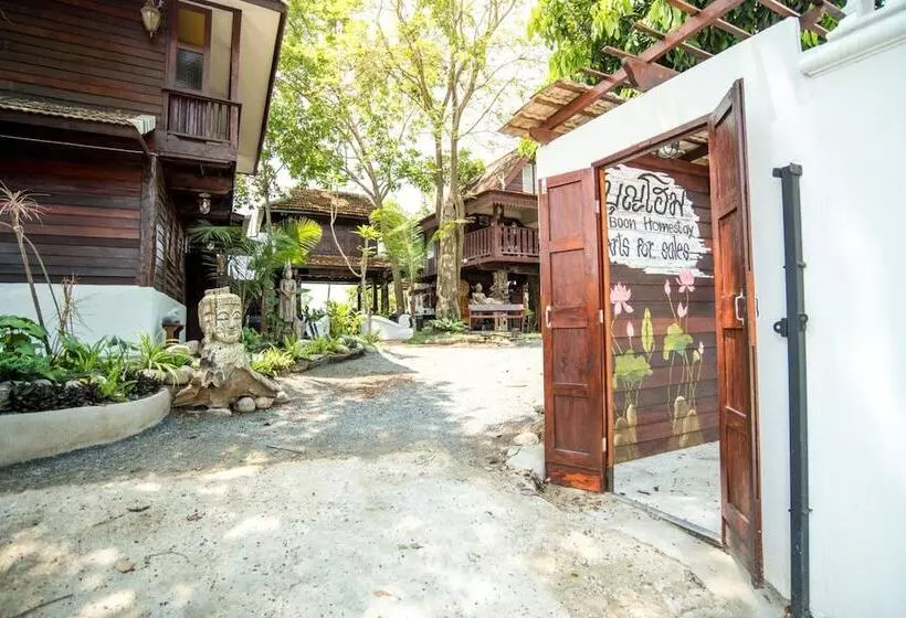 هتل Boon Home Stay Arts And Crafts