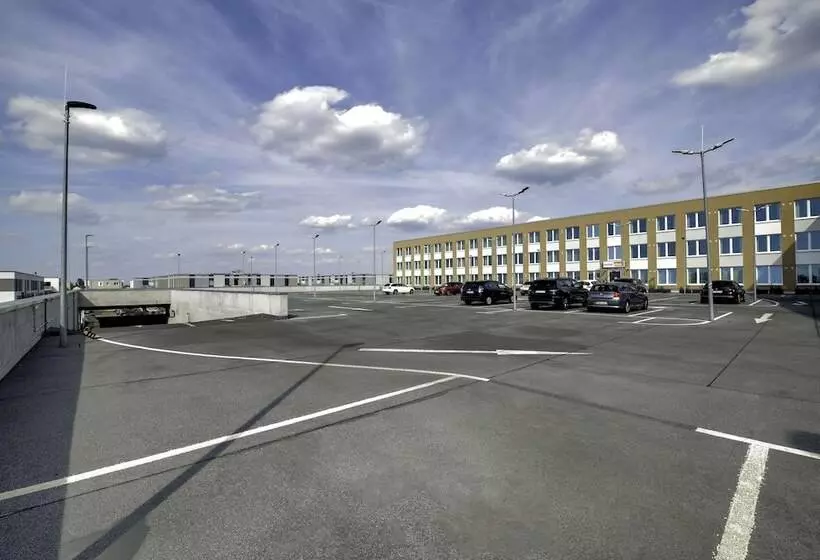 Hotelli Campanile Berlin Brandenburg Airport