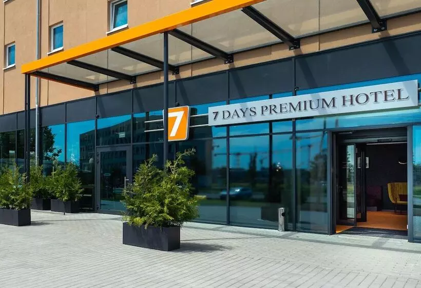 Hotelli Campanile Berlin Brandenburg Airport