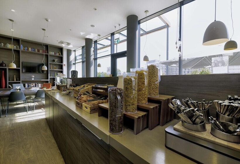 호텔 Campanile Berlin Brandenburg Airport