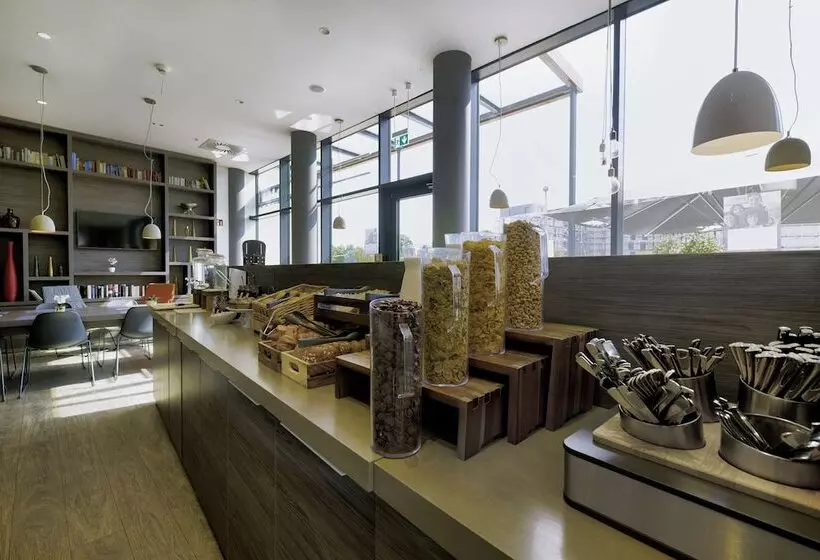 Hotelli Campanile Berlin Brandenburg Airport