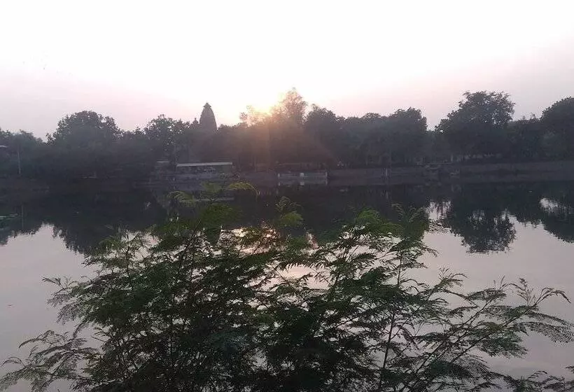 هتل Khajuraho Temple View