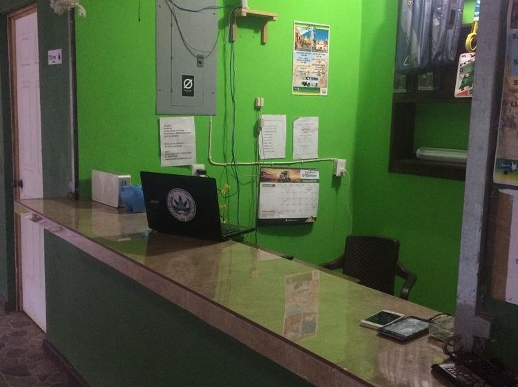 فندق Papaya Lodge Las Flores