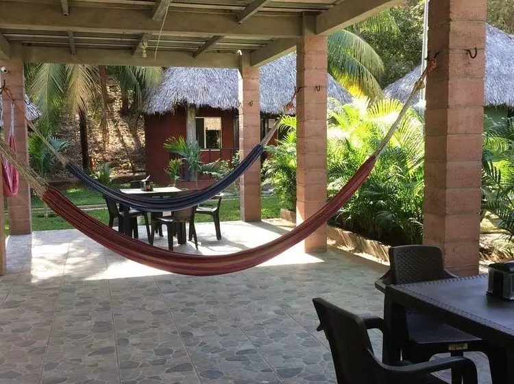 Hotelli Papaya Lodge Las Flores