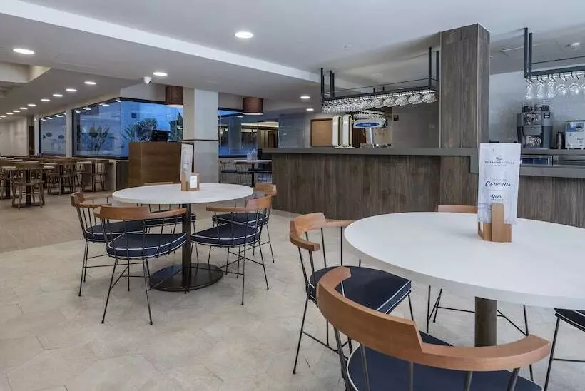 ホテル Rosamar Es Blau  Adults Only